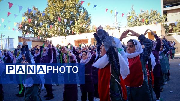 شور میهنی در صف دانش‌آموزان نظرآباد