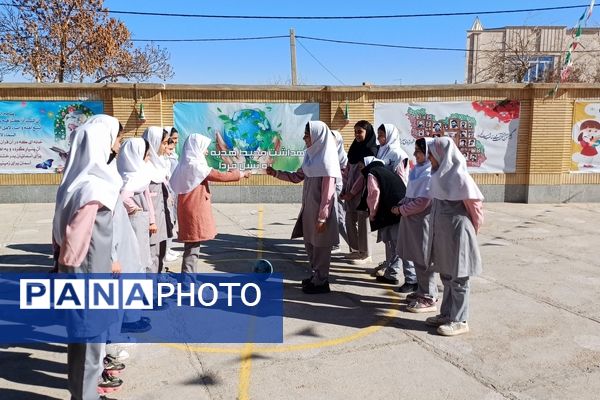 بازی‌های بومی محلی در دبستان دخترانه شاهد نرگس جاجرم