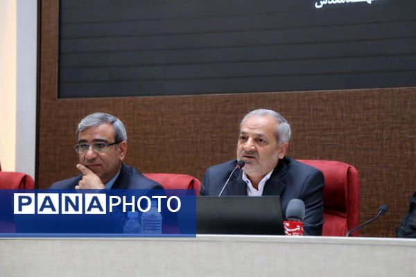 نشست مشترک اعضای شورا و روسای ادارات آموزش و پرورش در استانداری خراسان‌رضوی 