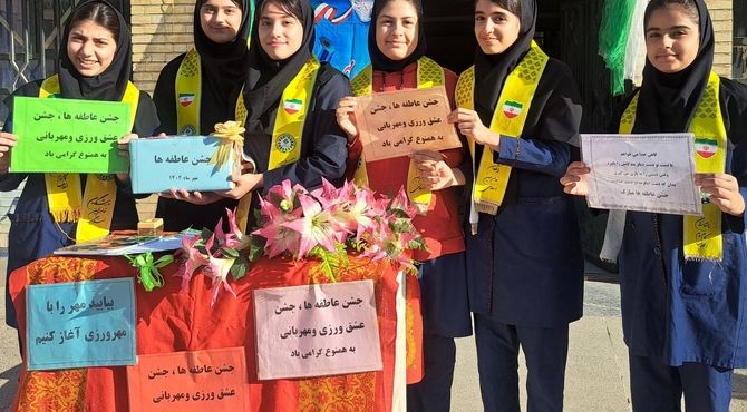 جشن عاطفه‌ها در دبیرستان زکیه با مشارکت پرشور دانش‌آموزان برگزار شد