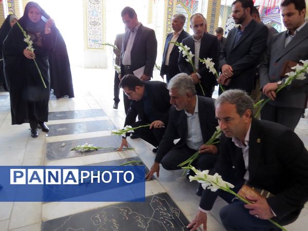 گلباران مزار شهدای دانش‌آموز و معلم در بجنورد