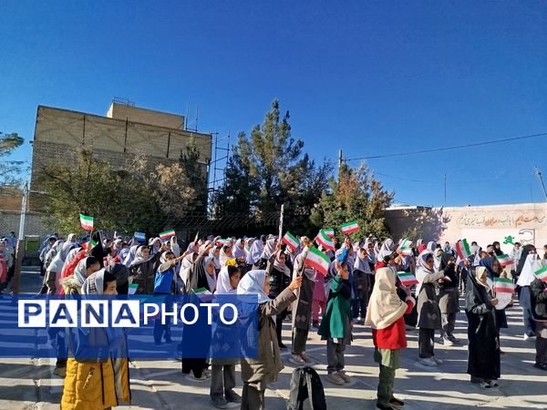 دانش‌آموزان شهید نجفی فدافن هم‌صدا با انقلاب در مراسم سیزده آبان
