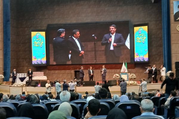 معلمان افسران سپاه پیشرفت کشورند