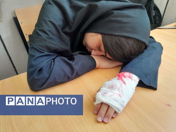 مانور زلزله در دبیرستان مادرمهربان خلیل آباد