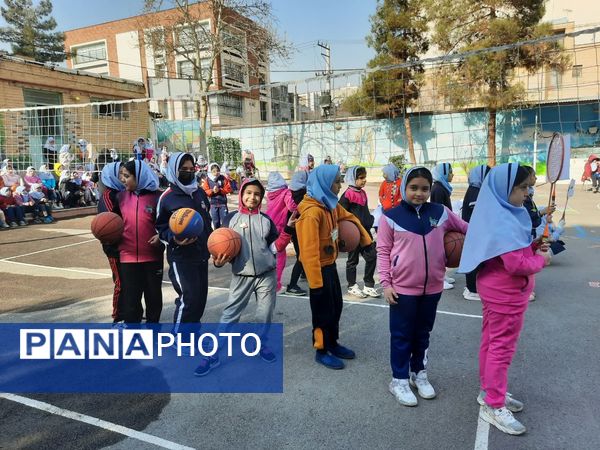المپیاد ورزشی درون مدرسه‌ای در دبستان دخترانه نوفل لوشاتو ناحیه سه مشهد مقدس