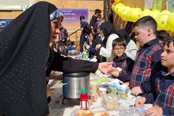 جشن مهربانی و خلاقیت دانش‌آموزان نام‌آوران اسطوره در مسیر کارآفرینی و نیکوکاری
