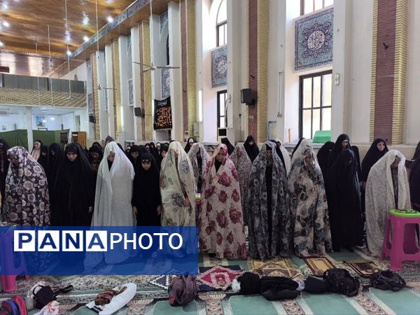 پیوند دل‌های مؤمن در صفوف نماز جمعه بندرترکمن