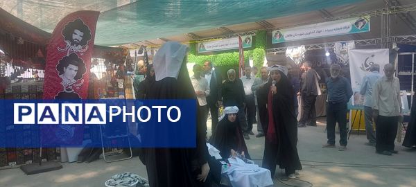 اجرای گروه سرود و تئاتر خیابانی به مناسبت هفته دفاع مقدس در مصلای کرج
