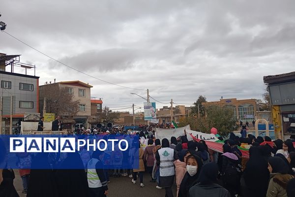 دانش‌آموزان شهر گرماب در راهپیمایی 13 آبان