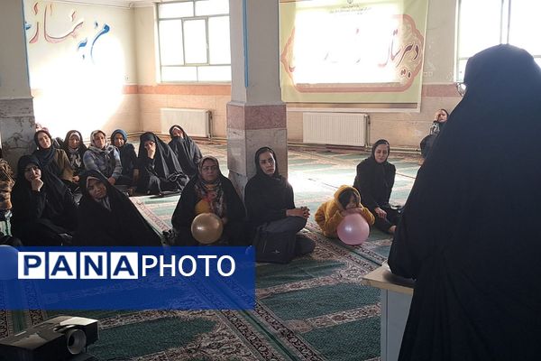 برگزاری جلسه آموزش خانواده در دبیرستان شهید احمدی روشن پیشوا