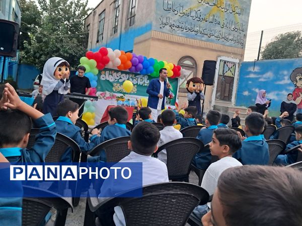 دانش آموزان در آغوش مدرسه