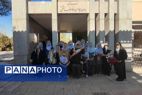 حضور دانش‌آموزان دبستان حاتم ناحیه دو شهرری در اردوی ری گردی