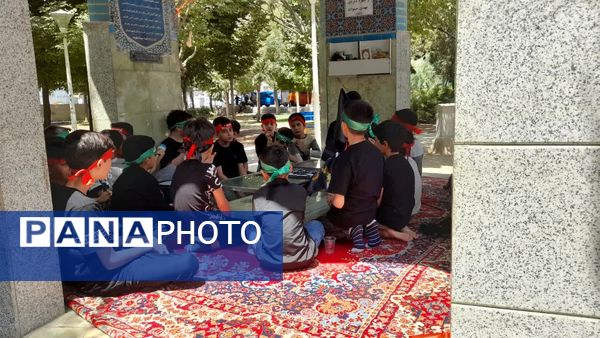 گردهمایی اعضای کانون پرورش فکری شماره 4 قم در جوار مزار شهید گمنام