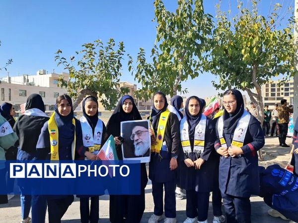 بیداری دانش آموزان ایرانی در یوم الله 13آبان 