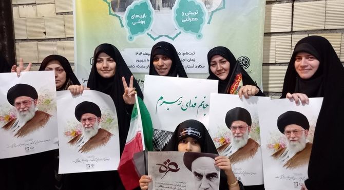 حماسه و اقتدار زینبی در دفاع از امام خامنه‌ای