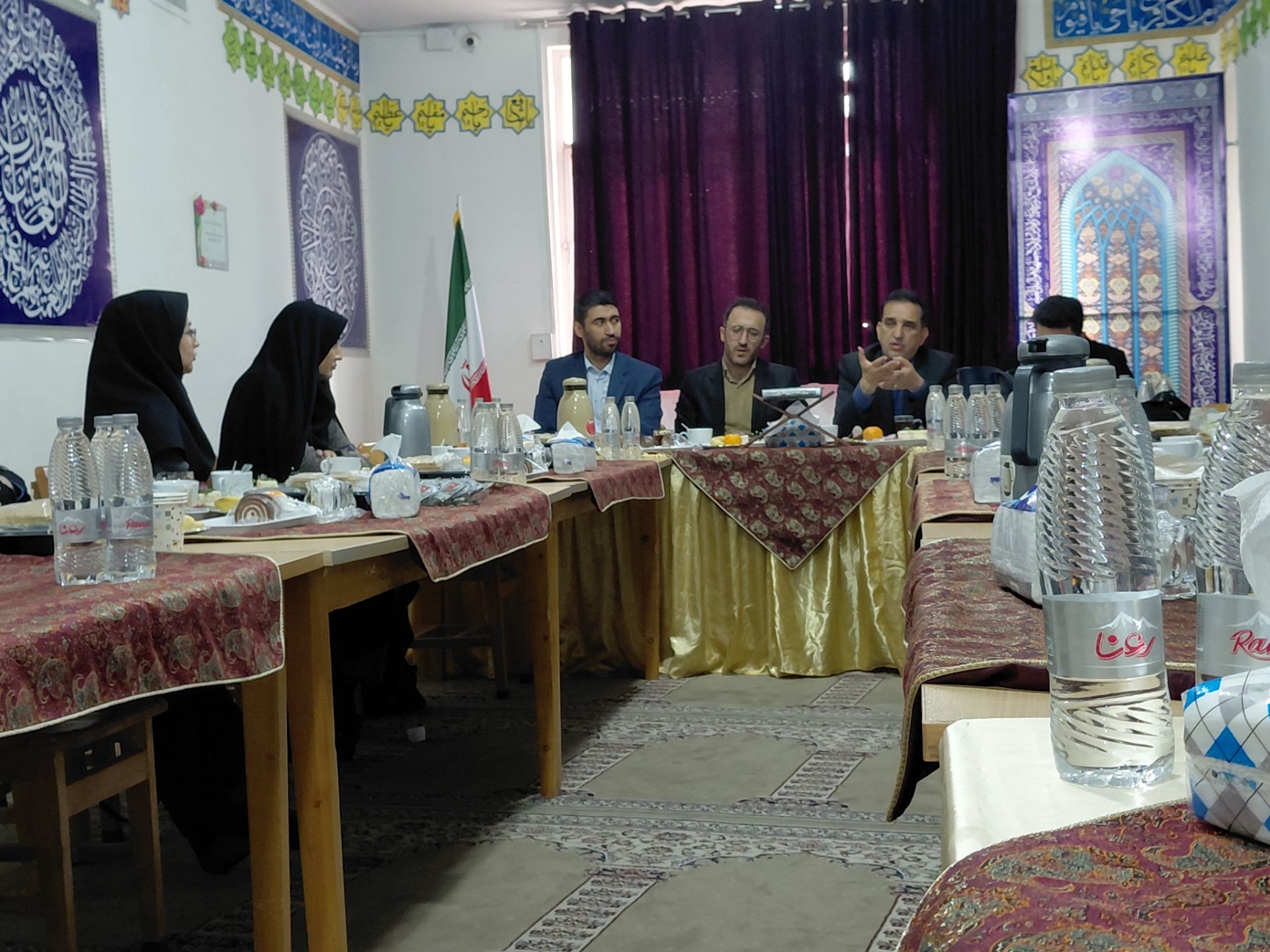 جلسه  مدیران متوسطه اول مدارس در دبیرستان شهرآرا دو