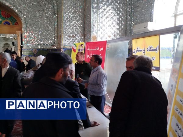 میز خدمت نماز جمعه کاشمر با حضور کارکنان شرکت گاز