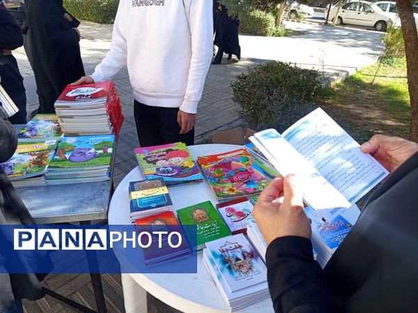 جمعه بازار کتاب در کاشمر