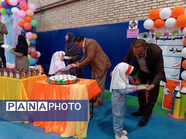 جشن شکوفه‌ها در دبستان زهره براتیان