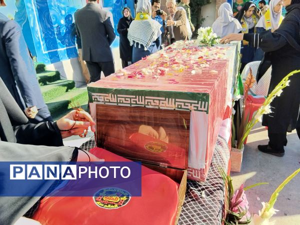 دبیرستان نجم میزبان پیکر یک شهید گمنام شد