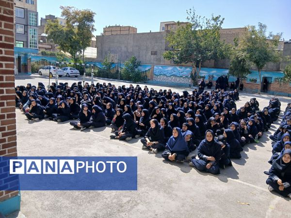 جشن عاطفه ها در دبیرستان سمانه ناحیه یک 