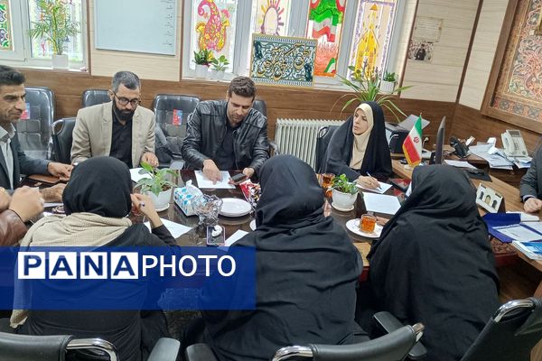 نشست تخصصی تفکر و سبک زندگی با تأکید بر ارتقای کیفیت آموزش در مدارس متوسطه اول شهریار