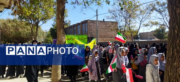 استکبار ستیزی از جنس راهپیمایی در زاوه