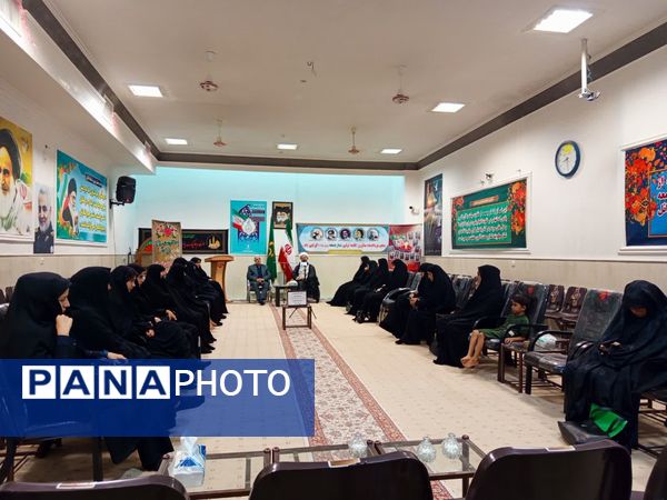 نشست بانوان ستاد نماز جمعه با امام جمعه شهرستان کاشمر 