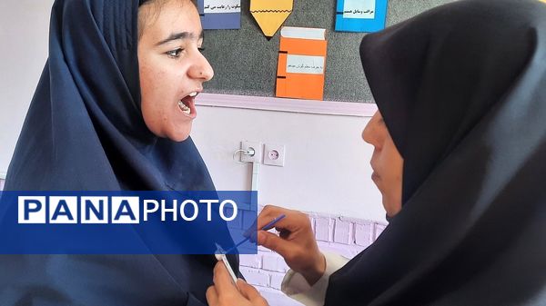 اجرای طرح وارنیش فلوراید در دبستان پنجم مهر