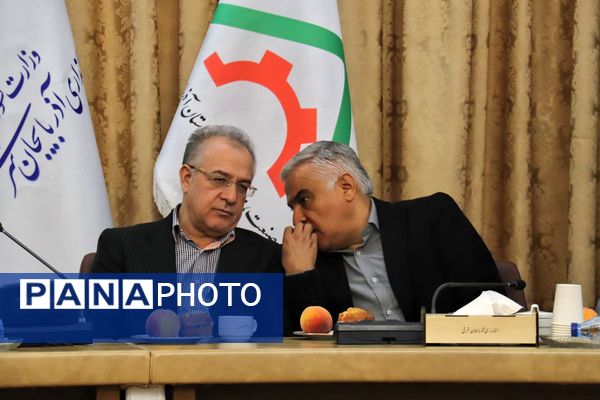 آیین رونمایی از پوستر گرامیداشت روز ملی صنعت و معدن