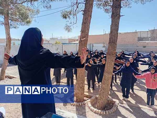 گرامیداشت سیزده آبان در دبیرستان مادرمهربان خلیل آباد