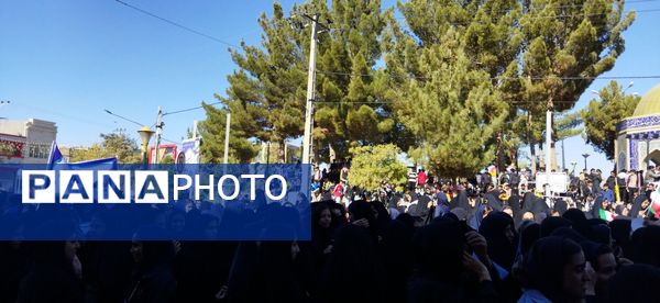 استکبار ستیزی از جنس راهپیمایی در زاوه