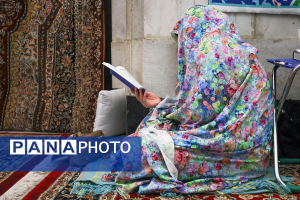 قرائت دعای‌ام داوود در حرم مطهر رضوی 