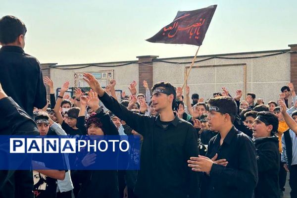  سوگواری نوجوانان برای مادر مهربانی‌ها