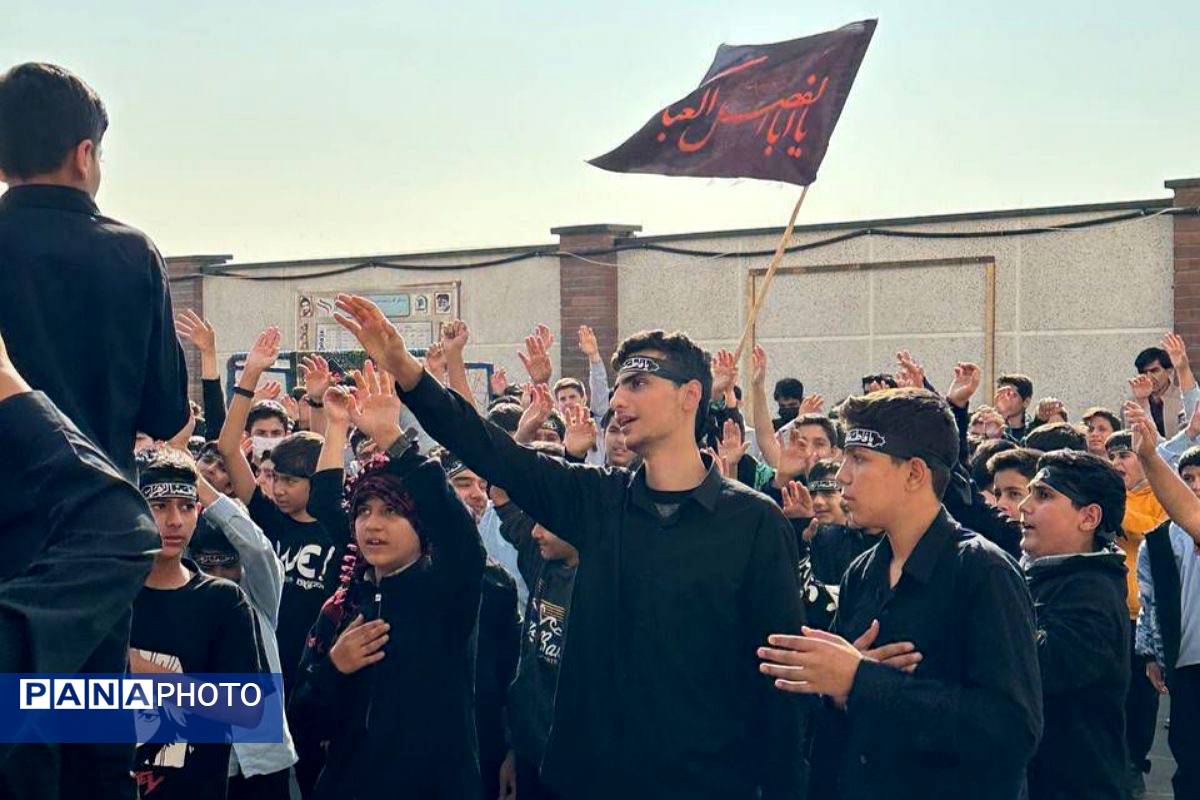  سوگواری نوجوانان برای مادر مهربانی‌ها