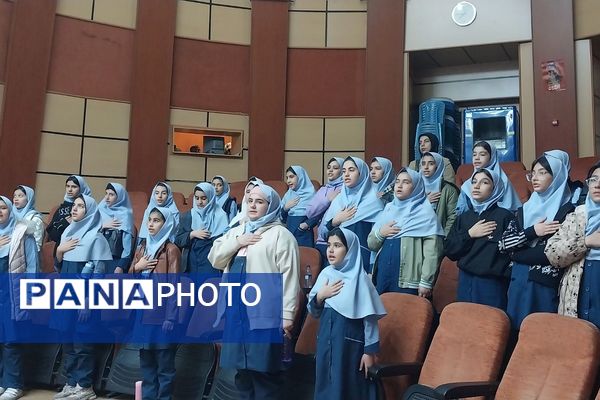 ایجاد غرفه‌های کتاب توسط دانش‌آموزان به مناسبت هفته کتاب و کتابخوانی در ناحیه دو شهرری 