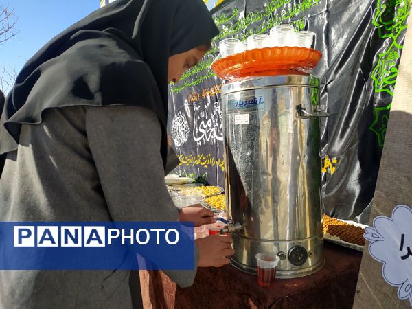 برپایی ایستگاه صلواتی در دبیرستان دخترانه امید 