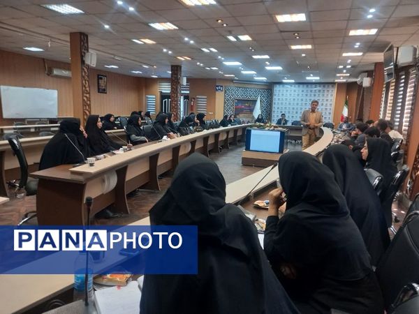 آموزش و تبیین اصول مهارت در ارتقای خودکارآمدی و تاب‌آوری دانش‌آموزان ناحیه دو