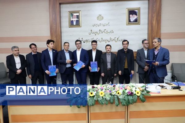 تقدیر از برگزیدگان جشنواره جوان خوارزمی استان آذربایجان شرقی