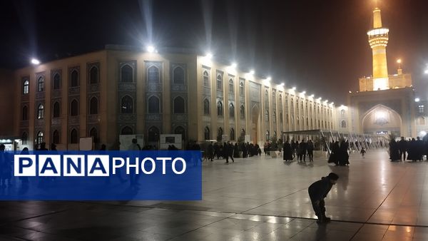 حال و هوای حرم مطهر رضوی در شب شهادت حضرت زهرا (س)