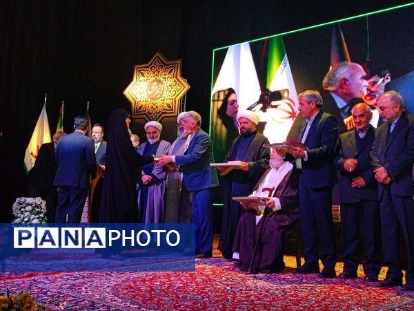 آیین اختتامیه ترنم وحی با تجلیل از برترین های قرآنی