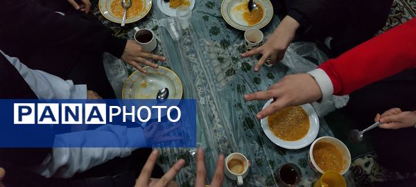 ضیافت افطاری ماه مبارک رمضان در دبیرستان پژمان بختیاری ناحیه یک مشهد 