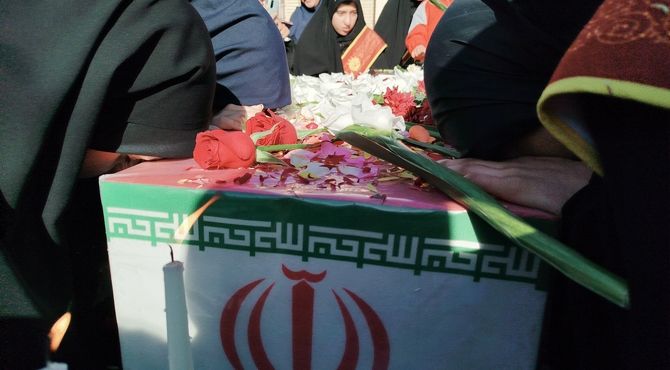 هنرستان فدک میزبان شهید گمنام 