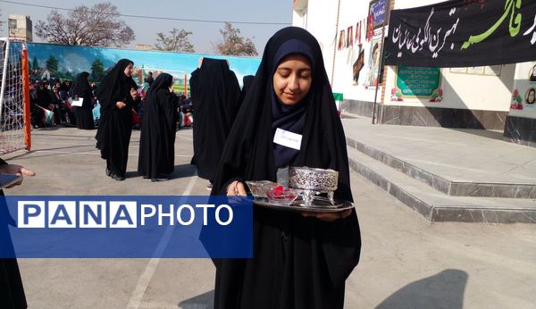 دبیرستان سیزده آبان میزبان شهید گمنام شد