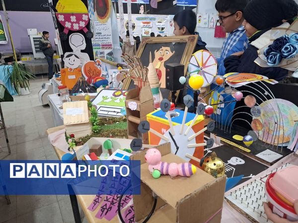 بازدید دانش آموزان مدرسه شهید عامری از نمایشگاه پژوهش و فناوری در خلیل آباد