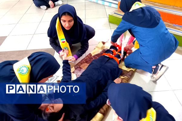مانور زلزله در دبیرستانه دخترانه شاهد فیض ناحیه 3 شیراز