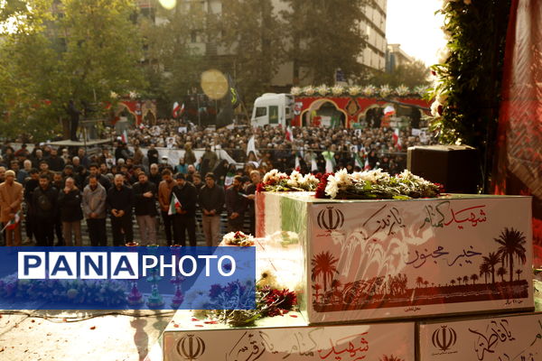 وداع باشکوه مردم با شهدای گمنام در قلب پایتخت