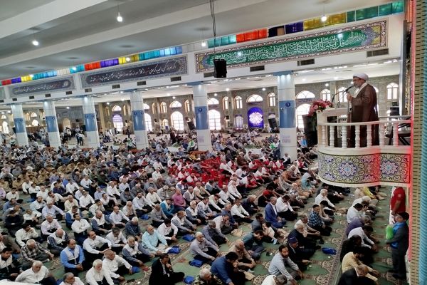 حضور امدادگران هلال‌احمر در نماز جمعه