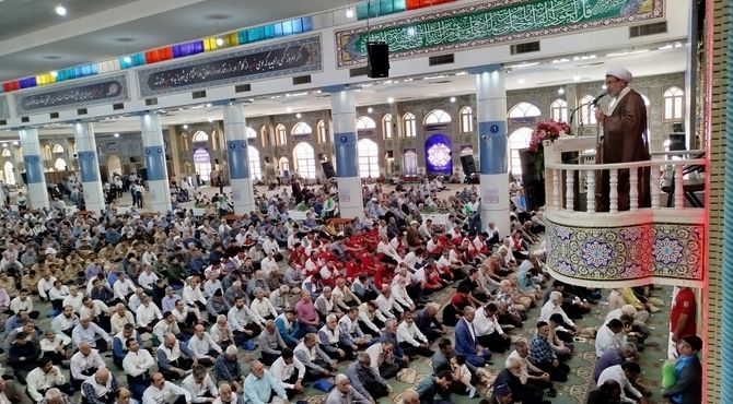 حضور امدادگران هلال‌احمر در نماز جمعه