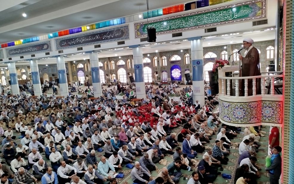حضور امدادگران هلال‌احمر در نماز جمعه